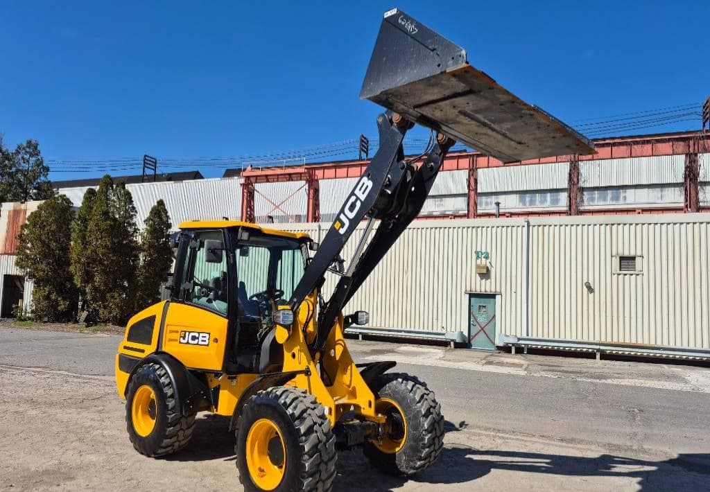 JCB 407